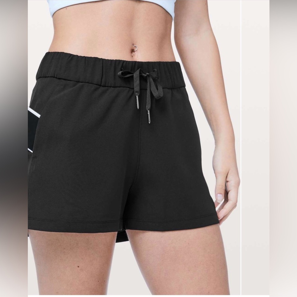 Lululemon On The Fly Short *Woven *2.5" Black Size 12 - Picture 2 of 16